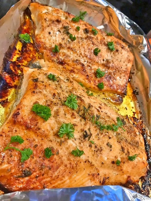 Baked Salmon in Foil with Asparagus and Lemon Garlic Butter Sauce